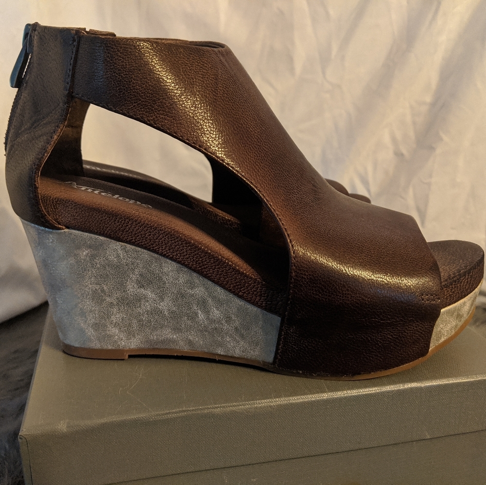 Antelope brown wedge